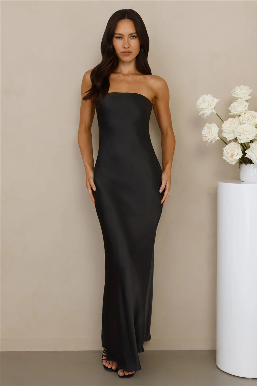 Women's sleeveless long dress without lace
