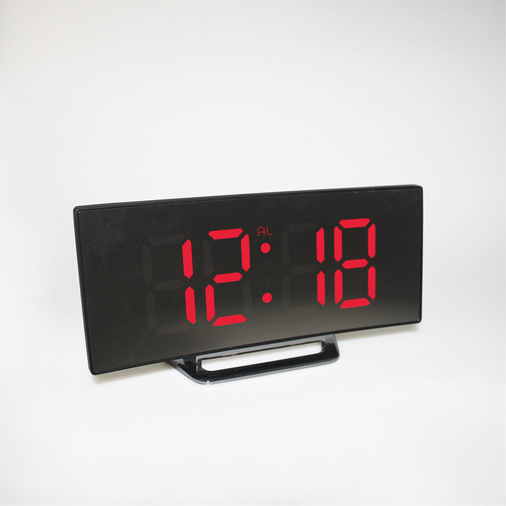 Horloge électronique courbe créative
