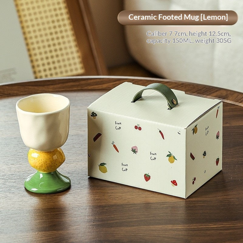 Gobelet de céramique à la crème glacée aromatisée aux fruits