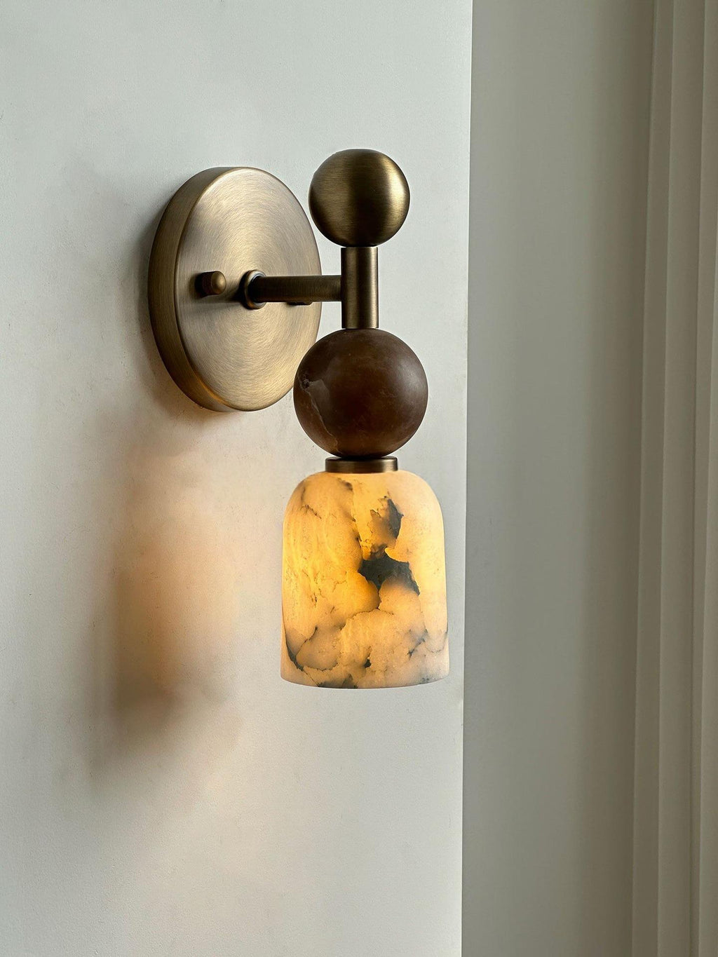 Lampe murale vintage en laiton de style français