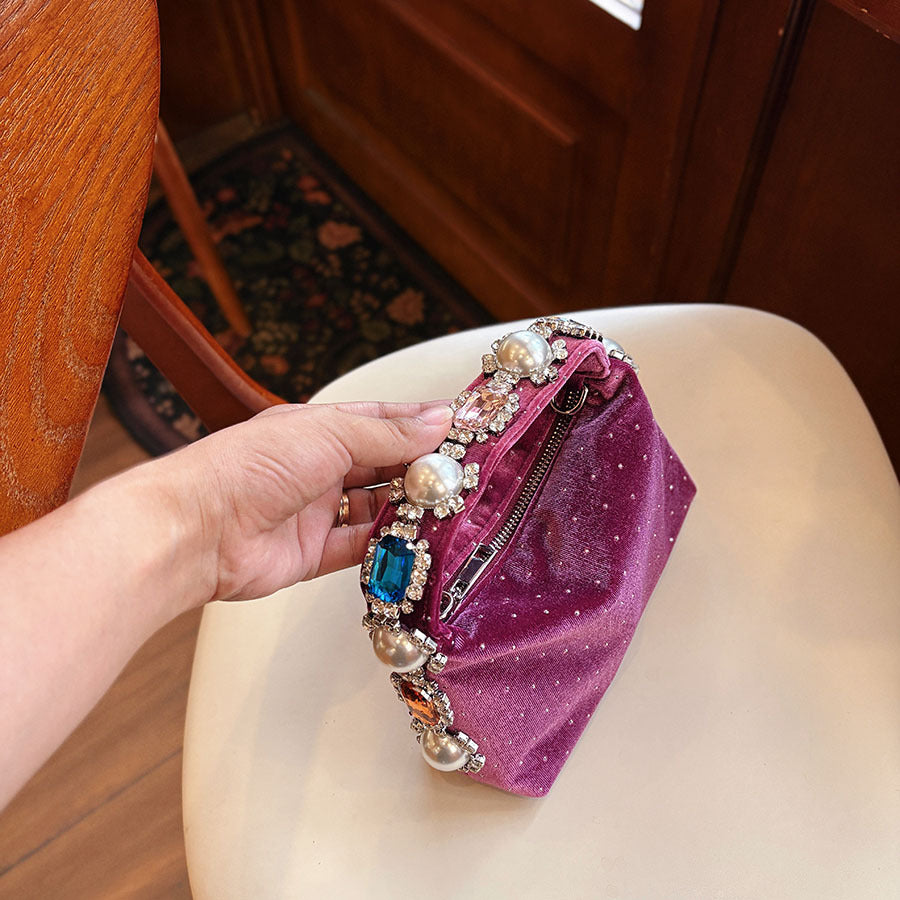 Perle opulente à pois et sac d'oreiller carré en strass style Chanel