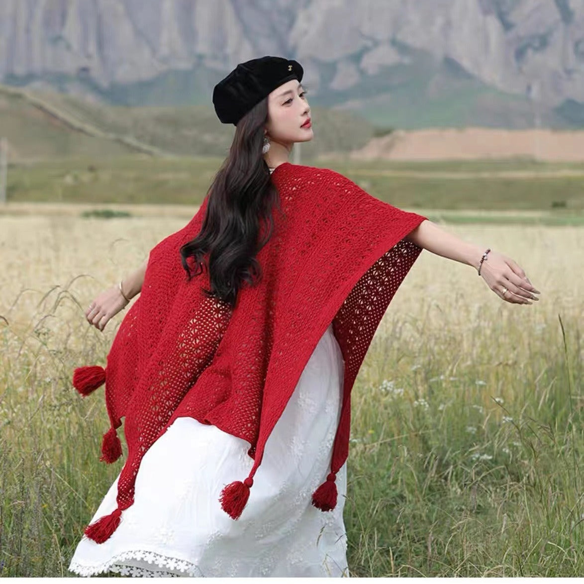 Femmes tricotées Tassel-Trimmed Open-Front Cape Pour les photos