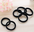 30pcs Outils de coiffure Caoutchouc noir Bande de cheveux Liens Anneaux Ropes Spring Eraser Holders Po