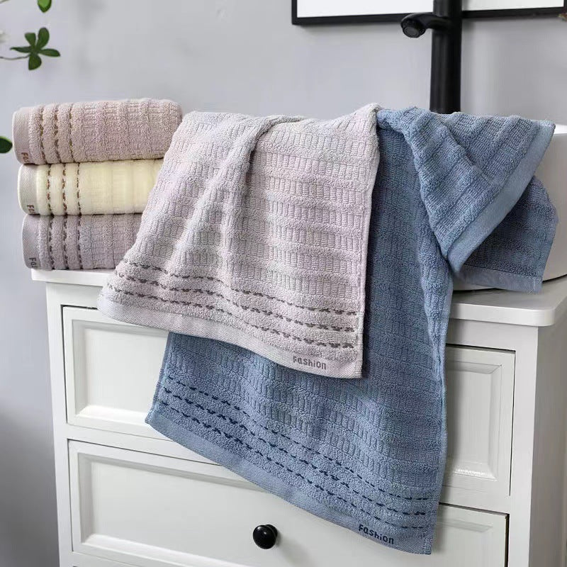Serviette de coton et lavage du visage
