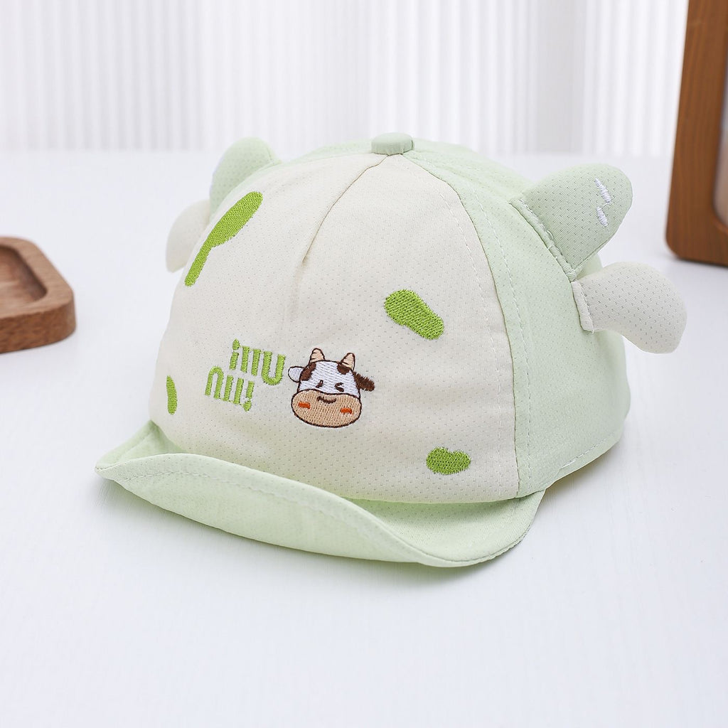 Chapeau d'été pour enfants en forme de vache avec un brim. Ce chapeau mignon et occasionnel de baseball pour