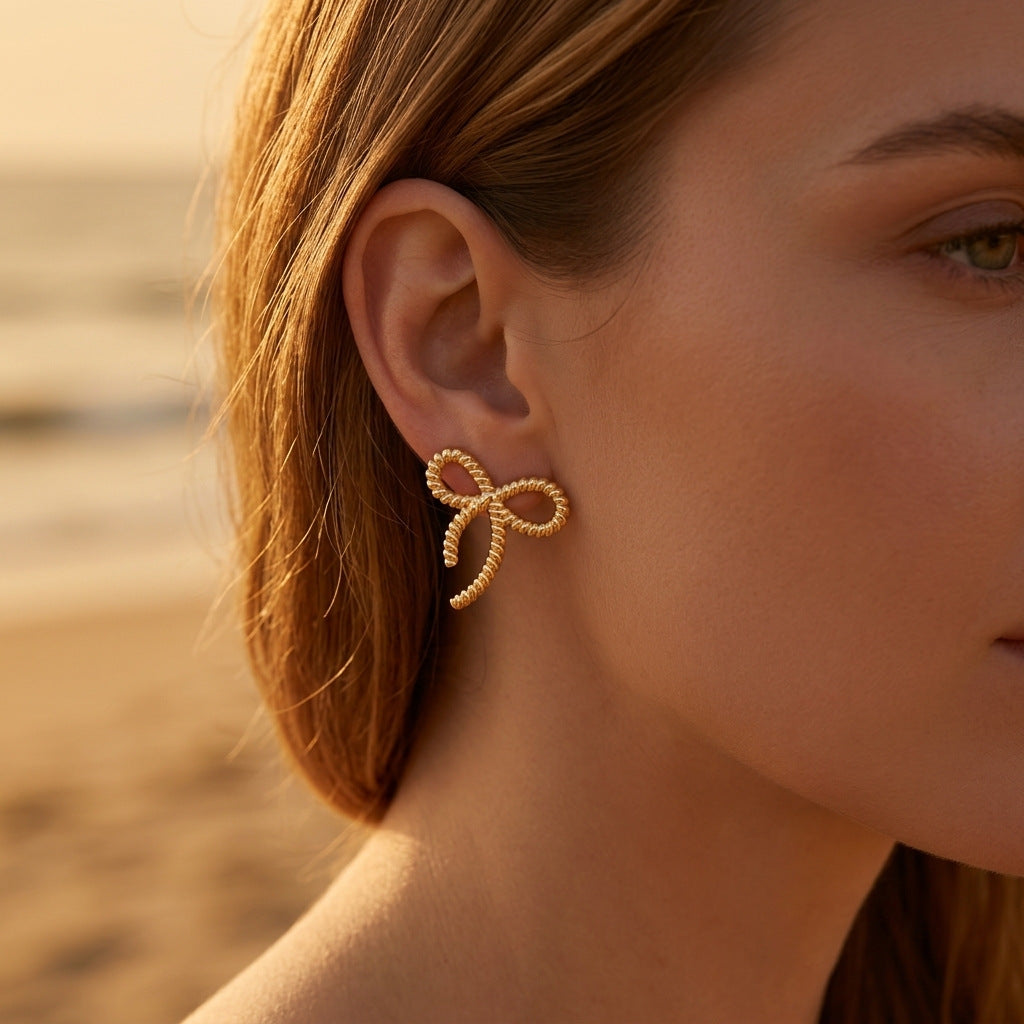 Boucles d'oreilles européennes et américaines tendance Chanel-Style Bowknot pour les femmes