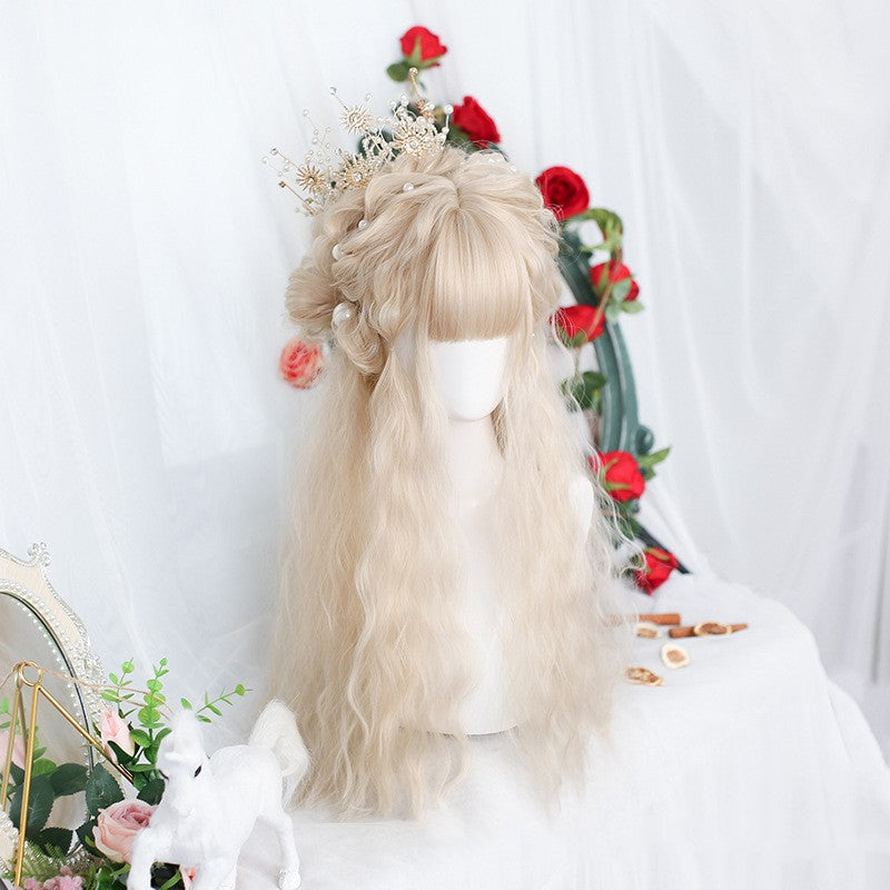 Perruque les cheveux bouclés longs