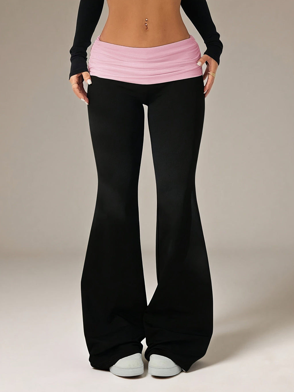 Pantalons élastiqués évasés pour le corps