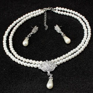 Le costume et pendentif bijoux alliage collier mariée accessoires de mariage