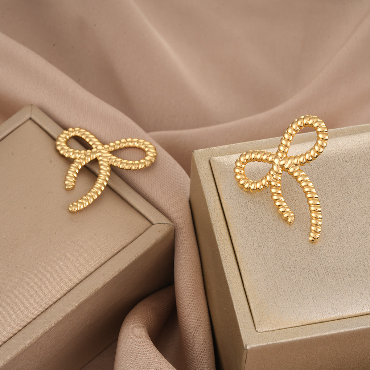 Boucles d'oreilles européennes et américaines tendance Chanel-Style Bowknot pour les femmes