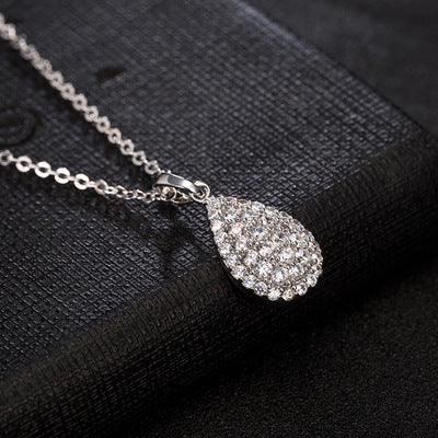 Collier en forme de goutte