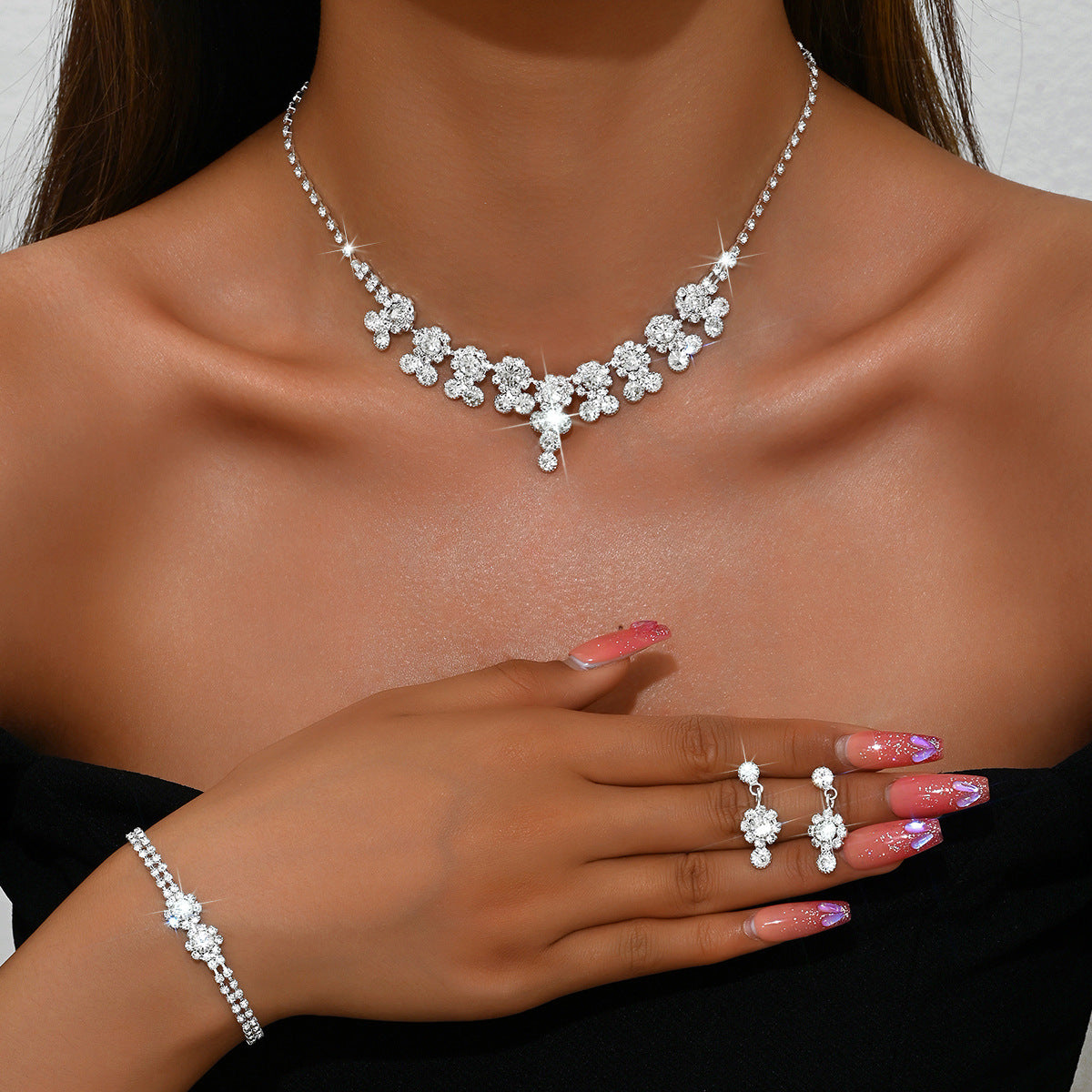 Collier de fleur de strass ultra brillant