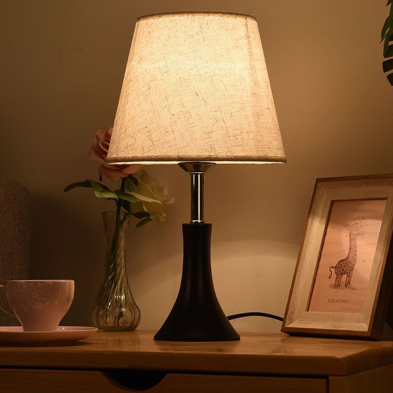 Étude simple Salon et chambre côté lit Lampe de table de protection des yeux créatif