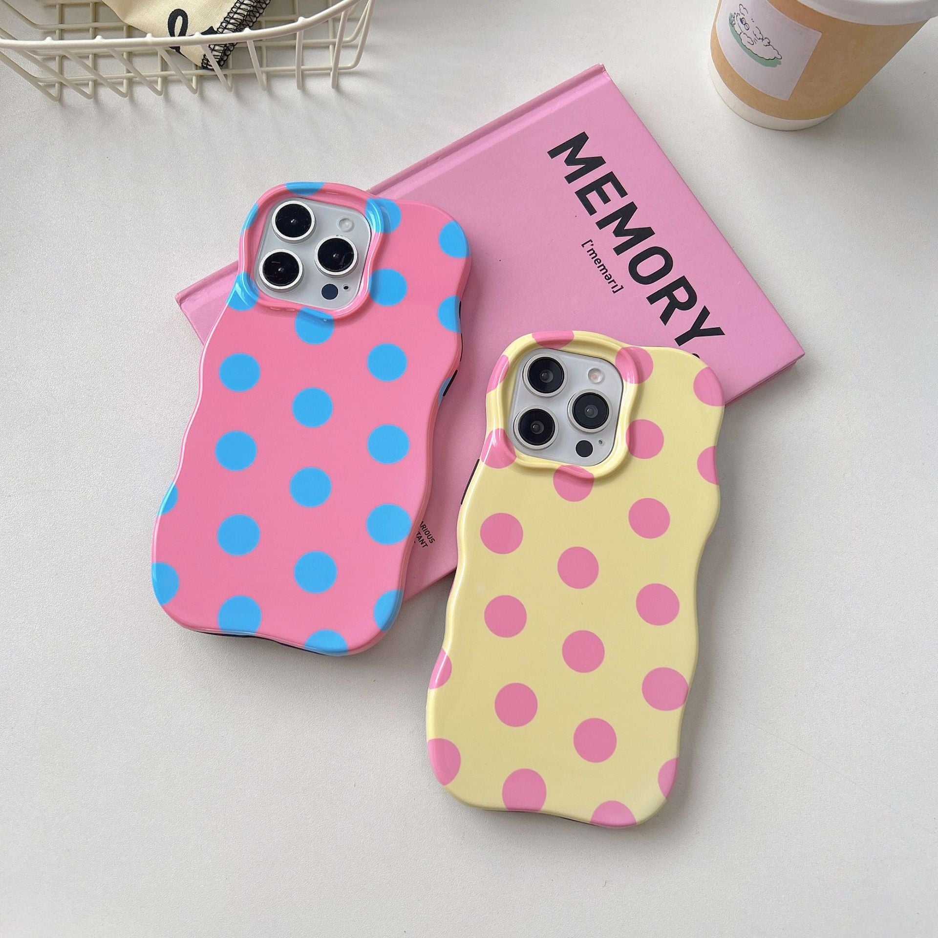 Coque de téléphone à point Polka de couleur brune avec film Wavy