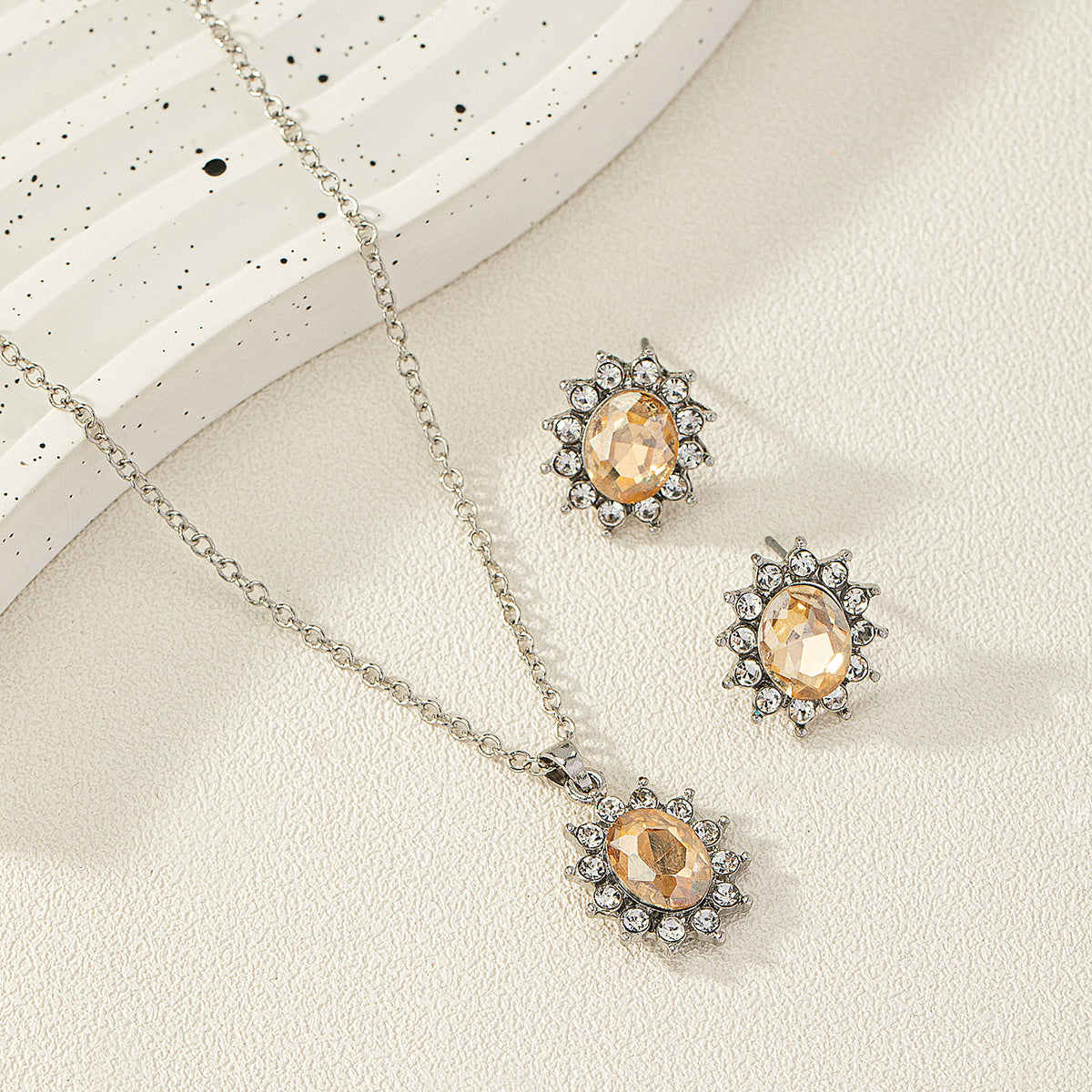 European and American Fashion SUNFLOWER Zircon Ear Stud Collier