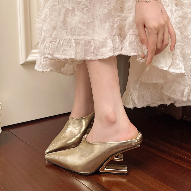 Baotou Alien avec des chaussons