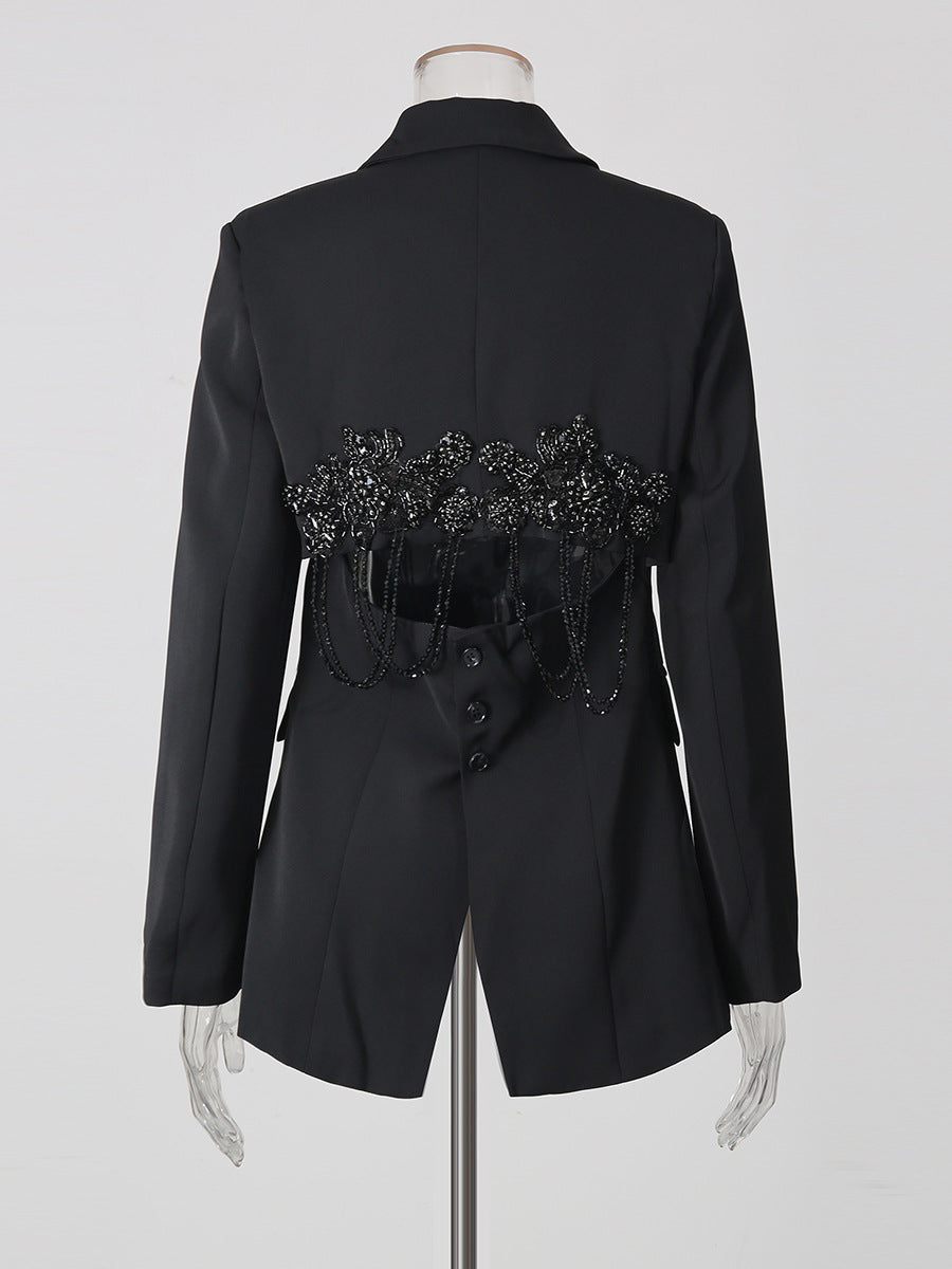 Blazer à dos ouvert avec des perles et détails floraux