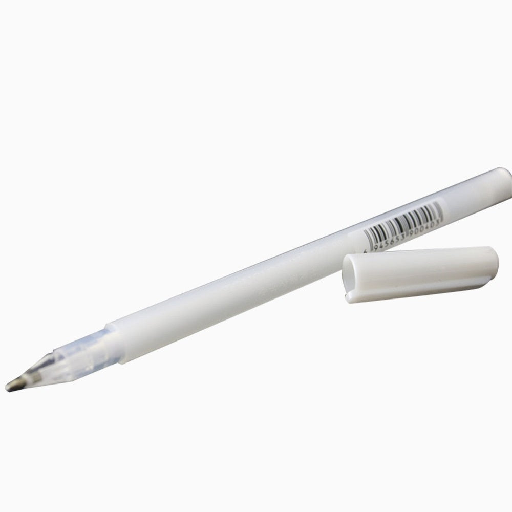 Stylo surligneur peint à la main avec carte noire