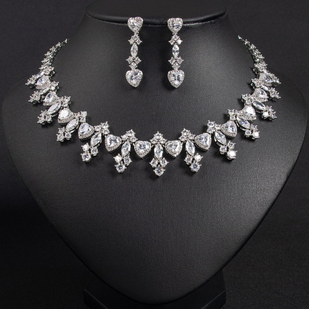 Collier et boucles d'oreilles personnalisés et créatifs pour les femmes
