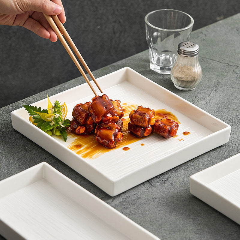 Assiette de vaisselle en plaques carrées