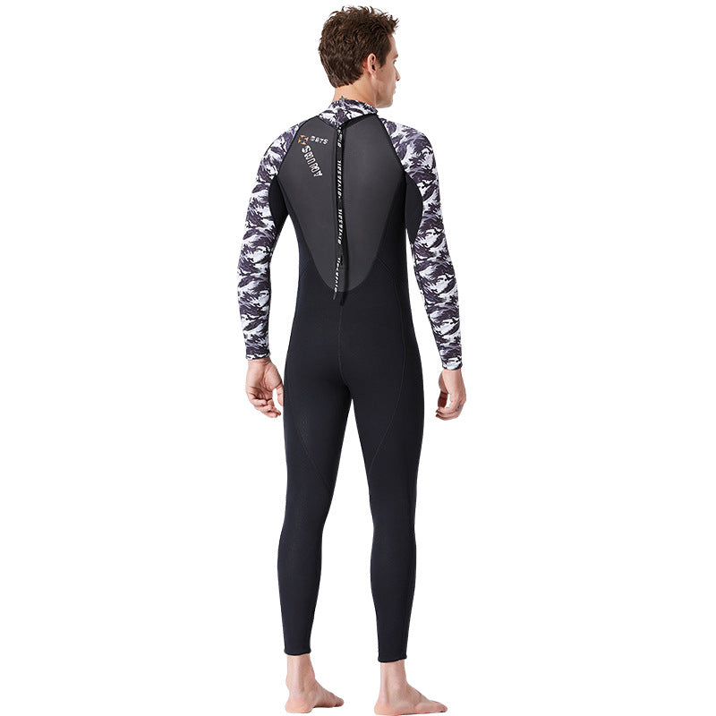 Tuyau de surf en couple chaud