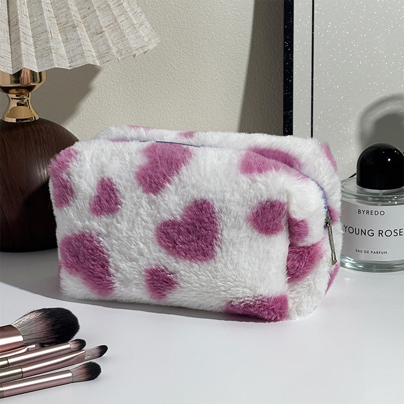 Sac de maquillage mignon et élégant avec une peluche en forme de cœur design grande capacité et portable
