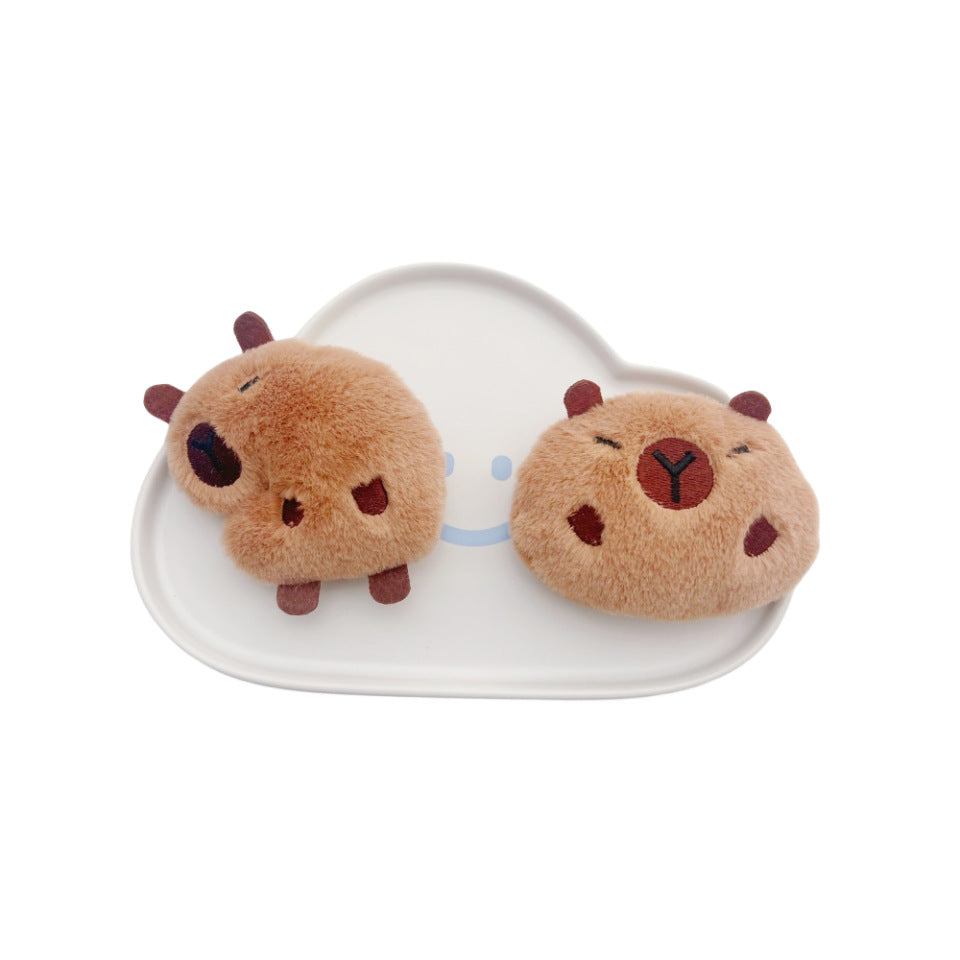 Cartoon Plush Capabala Figurine Poupée Brooch