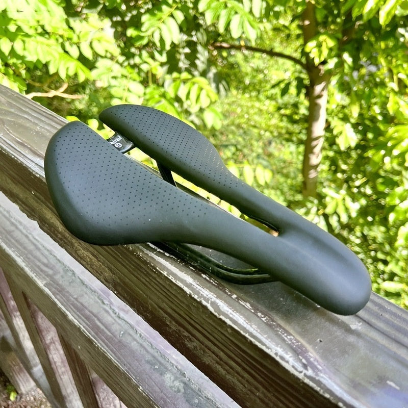 Ultra-léger Carbon Fibre VTT Coussin Saddle Hollow Racing Respirant
