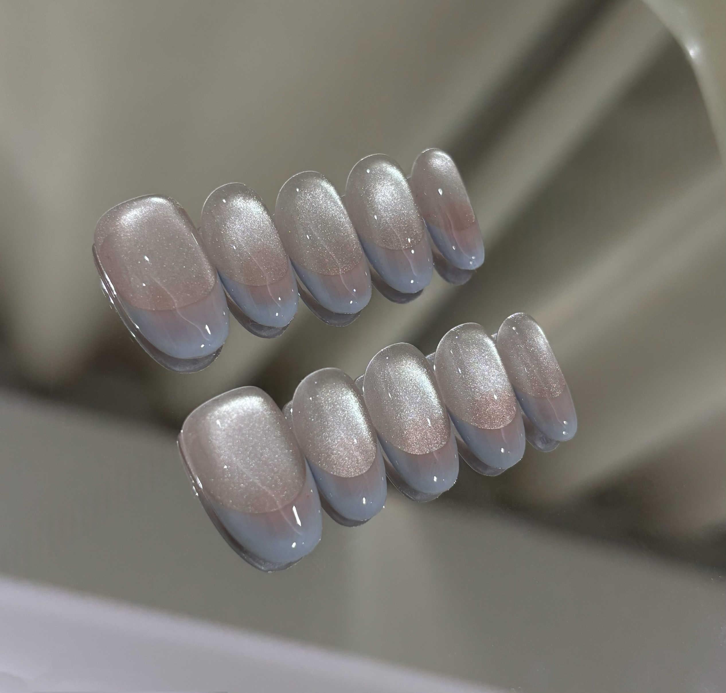Bouchons à ongles Lait-Blue French-Chic faits à la main