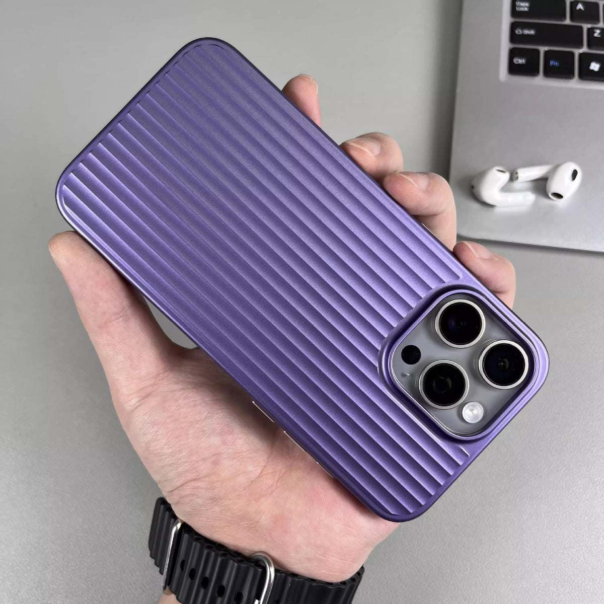 Housse de téléphone en métal ondulé pour la peau sorbée