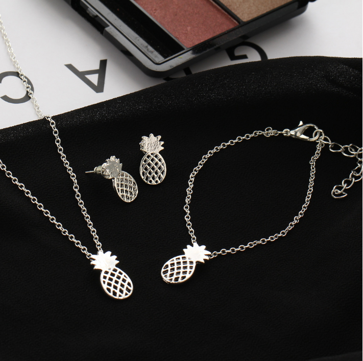Boucles d'oreilles creuses en ananas