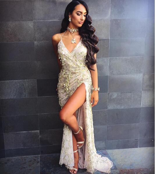 Robe à paillettes en col V