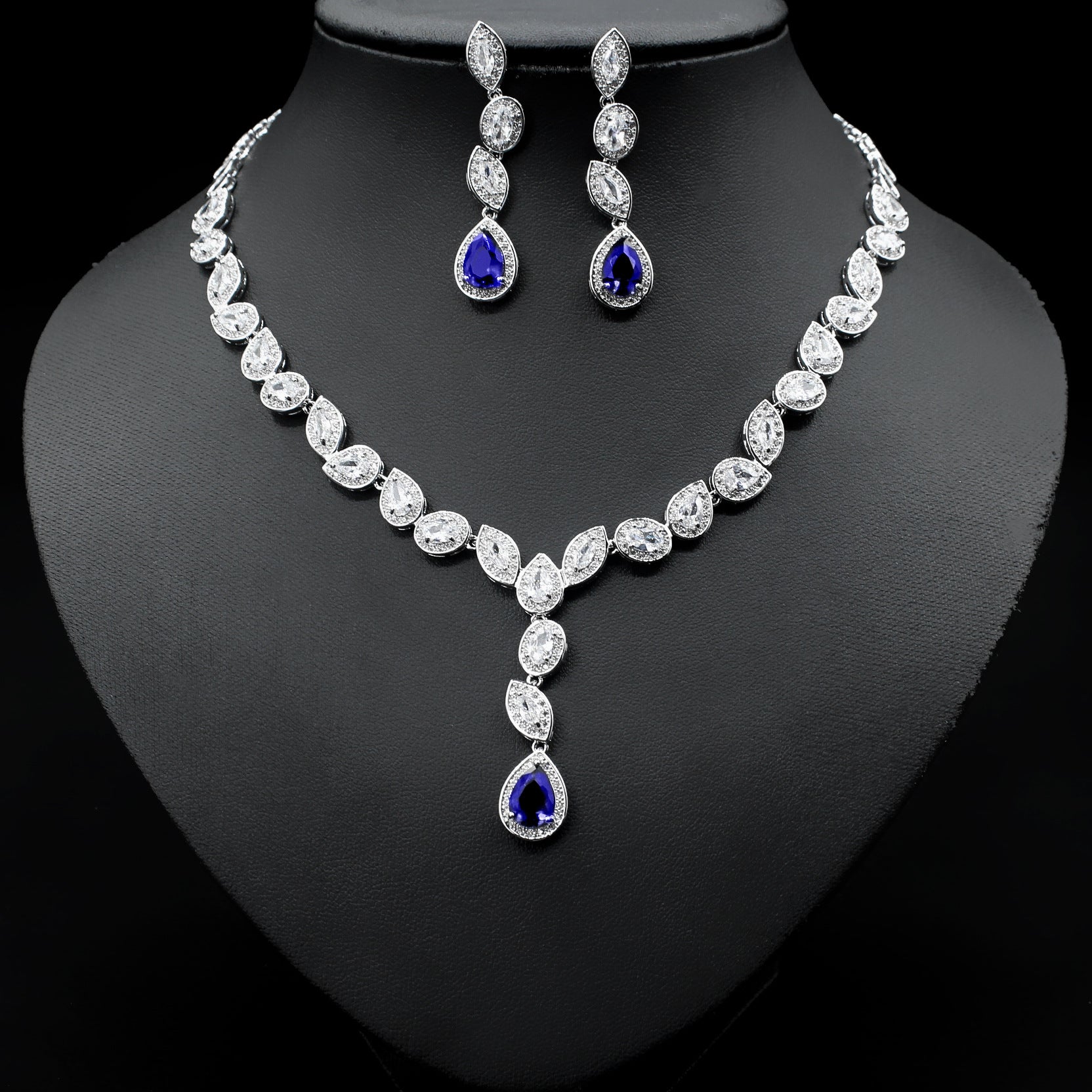 Couleur Zircon Collier Boucles d'oreilles Chaîne de clavicule Robe de mariage de luxe noble femme Trois p