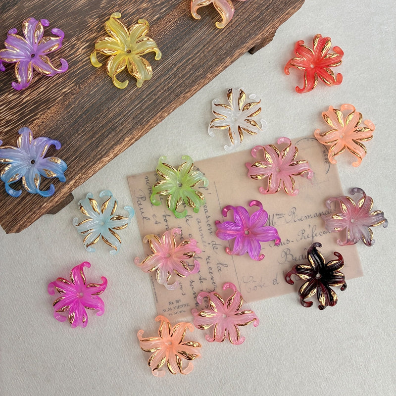 Charms de fleurs d'iris acrylique dorés à deux tons