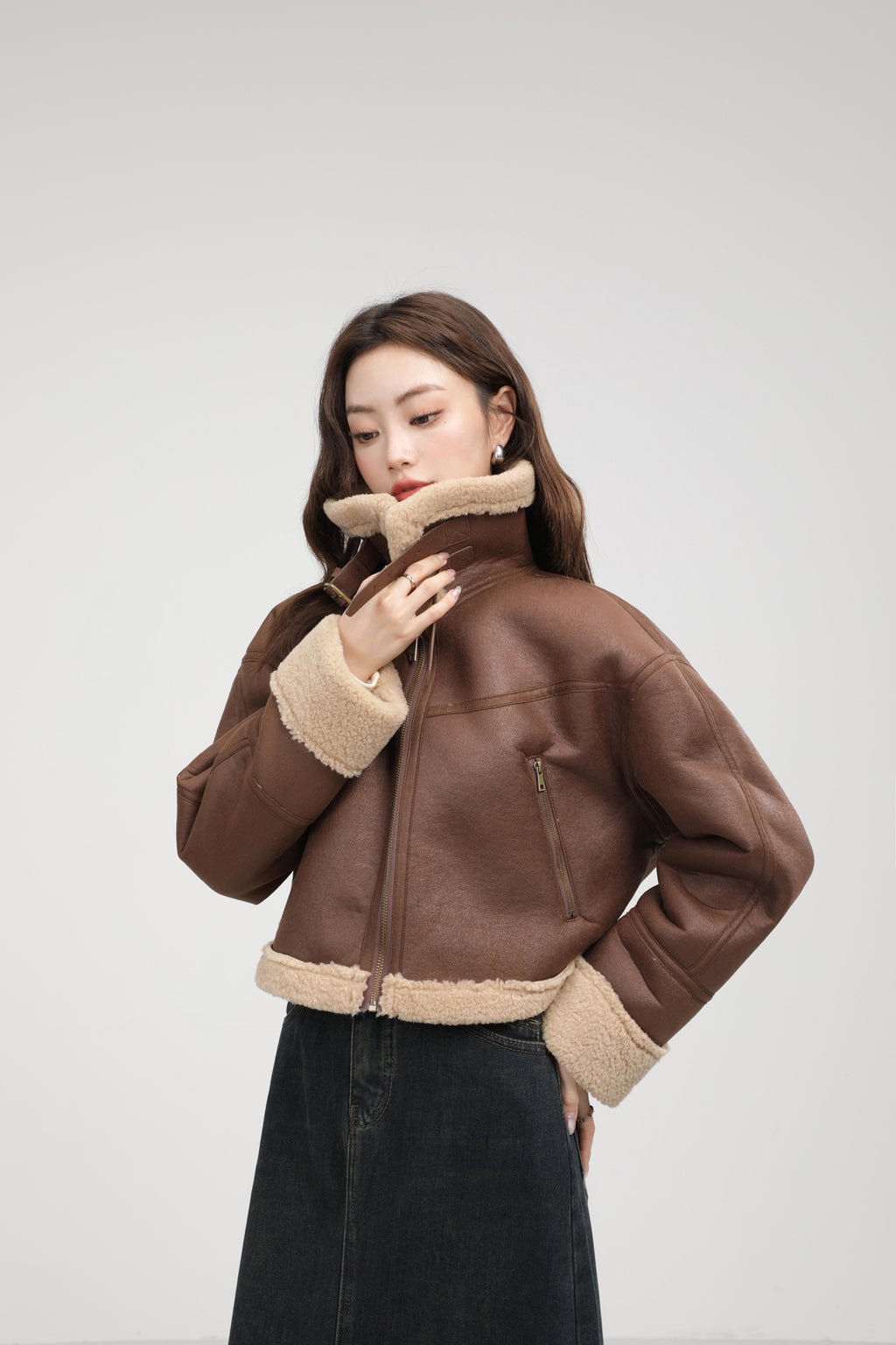 Manteau court de four à lamb intégré au collier
