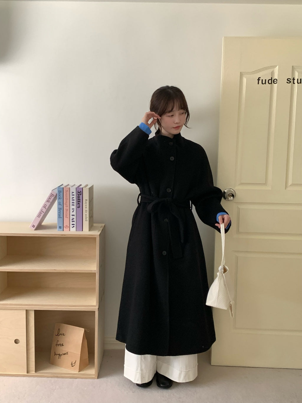 Manteau de laine longue pour femmes avec un design à un seul sein