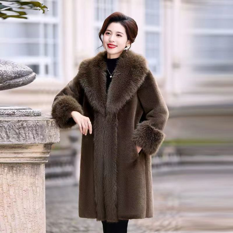 Surdimensionné Mink Fur Coat avec Faux Fox Fur Collar