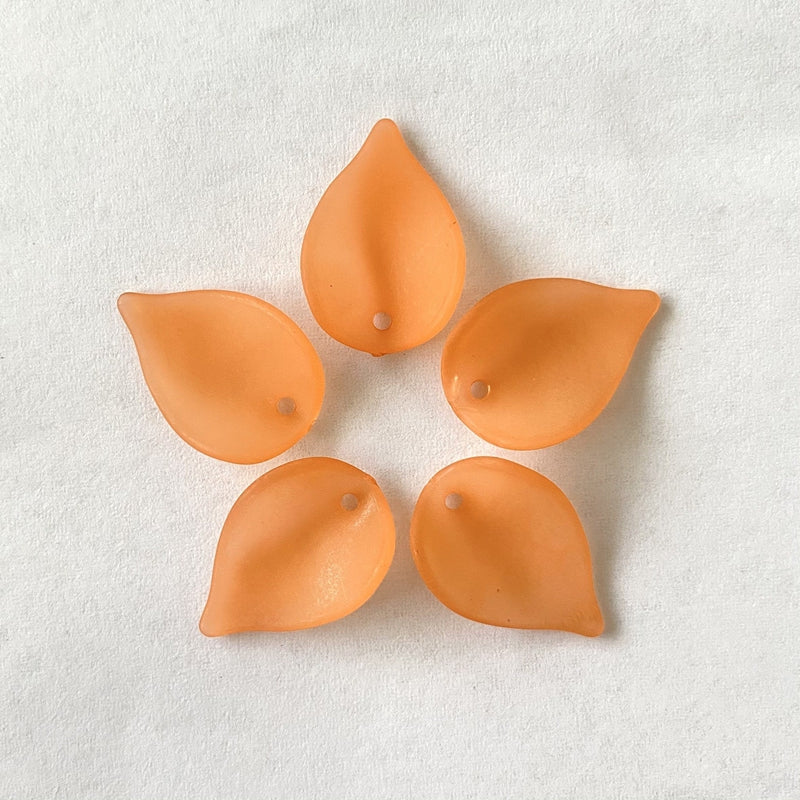 Charms de pétale en acrylique givré