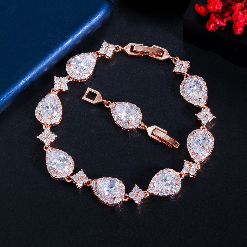 Luxury Teardrop Cubic Zirconia Bracelet Élégant en laiton Déclaration Bijoux Femmes Cock de mariage