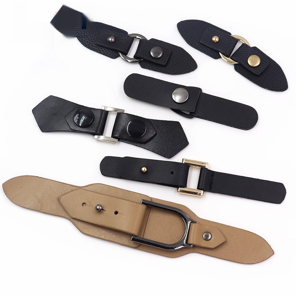 Boutons métalliques en cuir haut de gamme sur le manteau