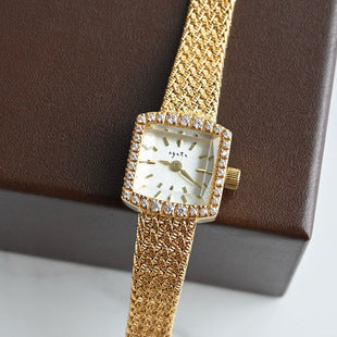 Vieille montre carrée pour les femmes Un design Dainty Mini Square avec un motif de blé