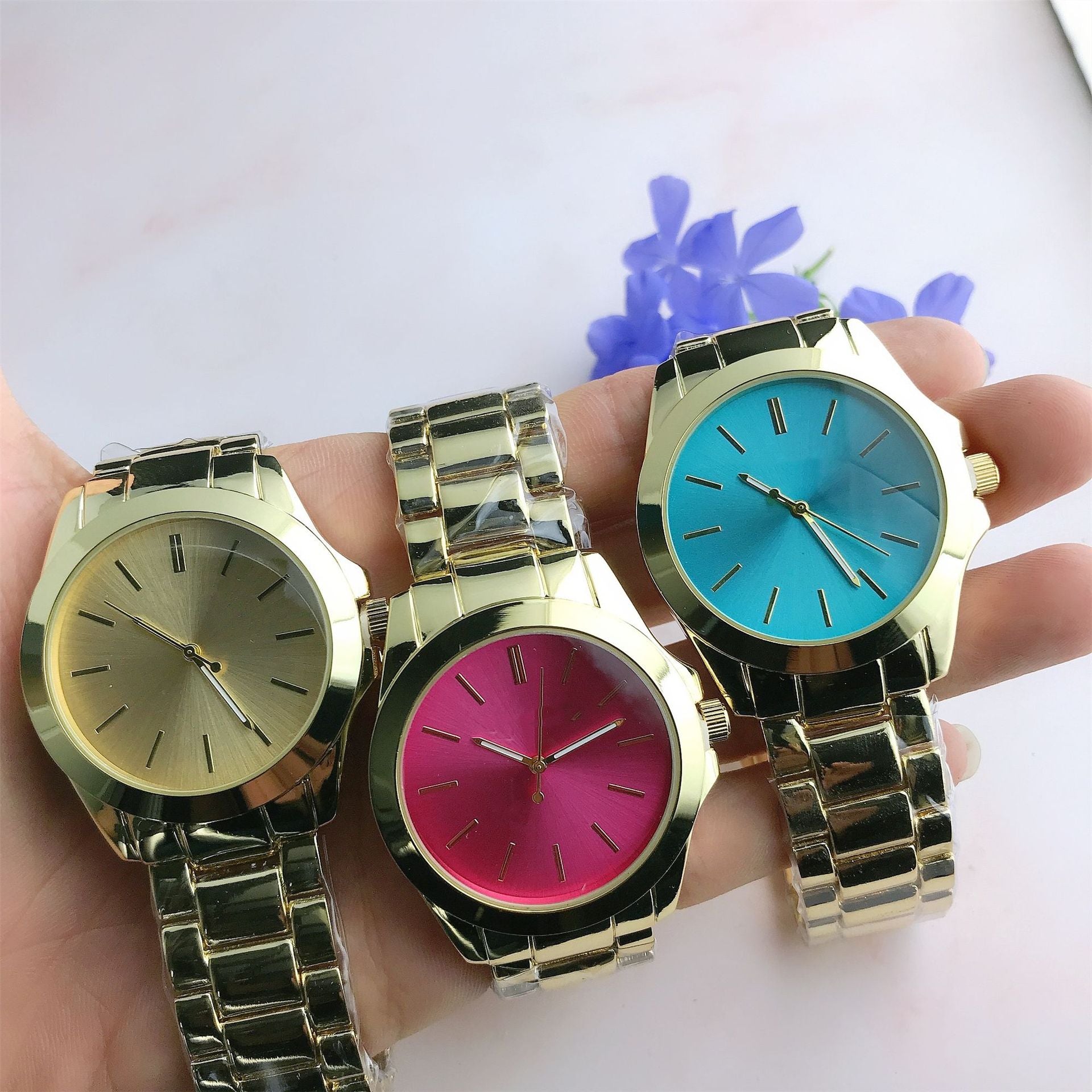Elégance décontractée et créativité Quartz Wrist Watch Homme et femme Style de matching coréen Si