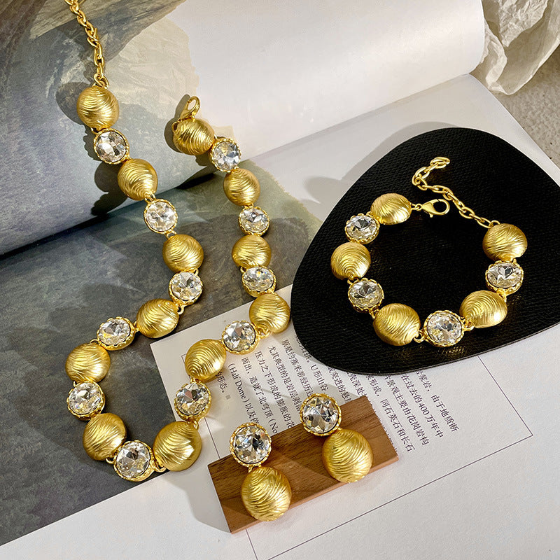 Collier d'or élégant et léger pour femme Chaîne de clavicule d'antique moyen