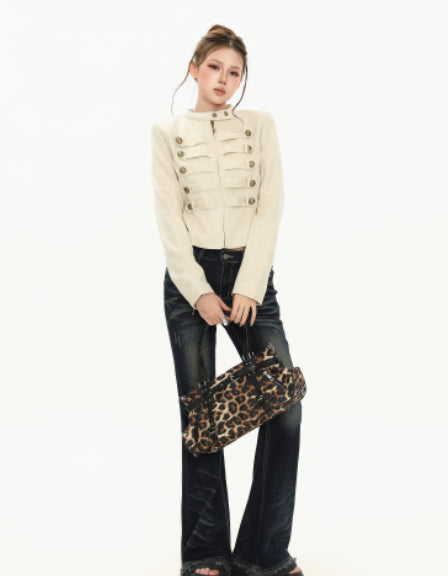 Veste en cuir court style biker vintage avec détails métalliques