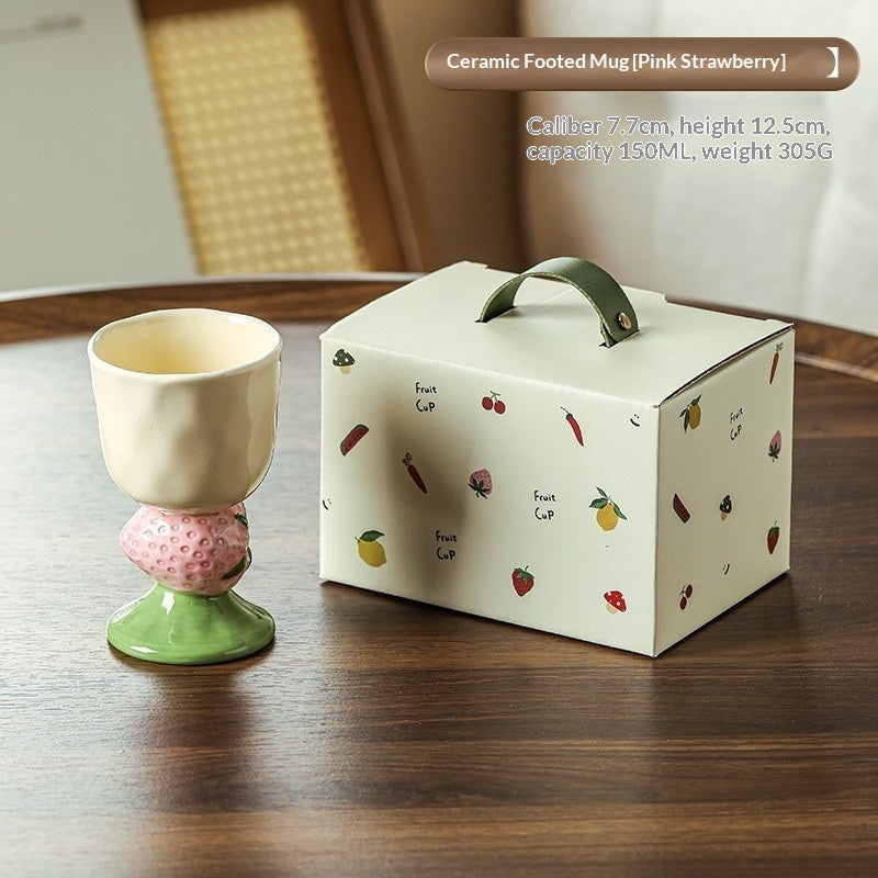 Gobelet de céramique à la crème glacée aromatisée aux fruits