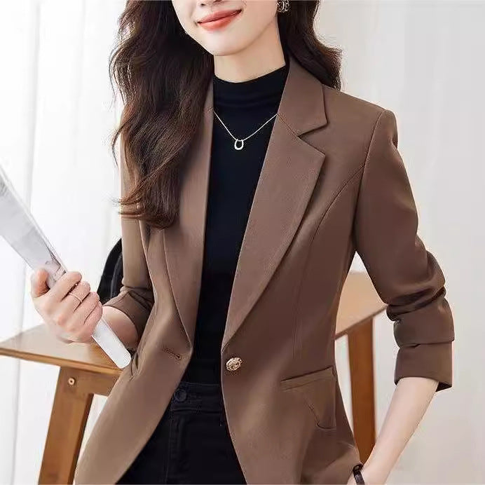 Blazer préppy-chic polyvalent pour petites cadres