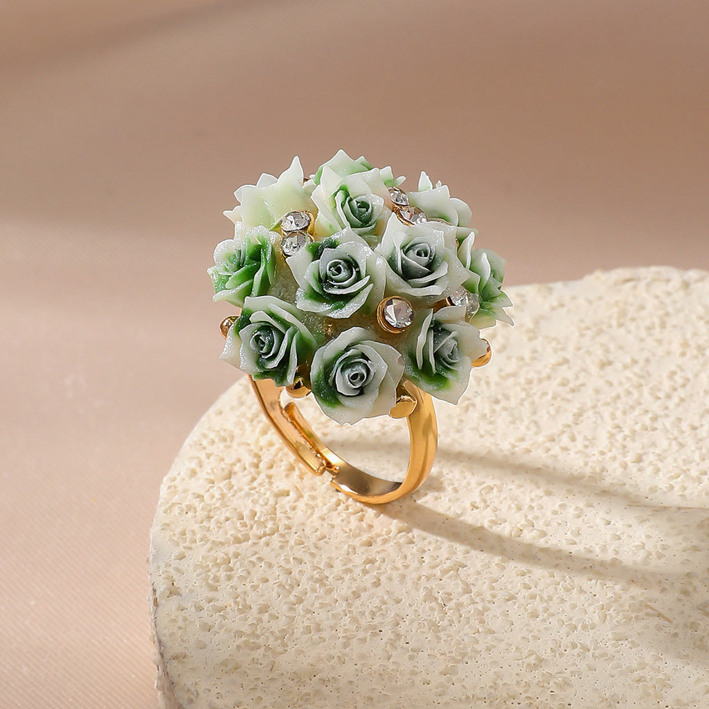 Anneau de fleur de rose en trois dimensions avec des fleurs de résine en diamant