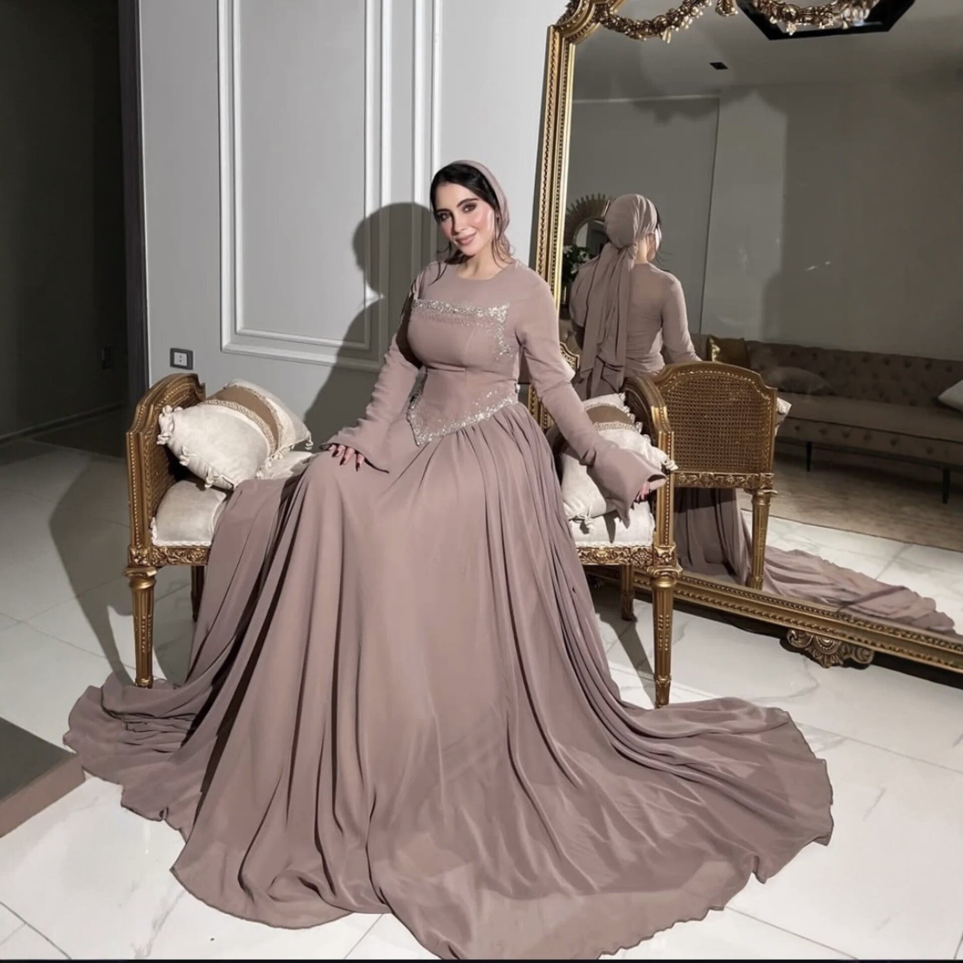 Élégante robe du soir à manches longues en Strass