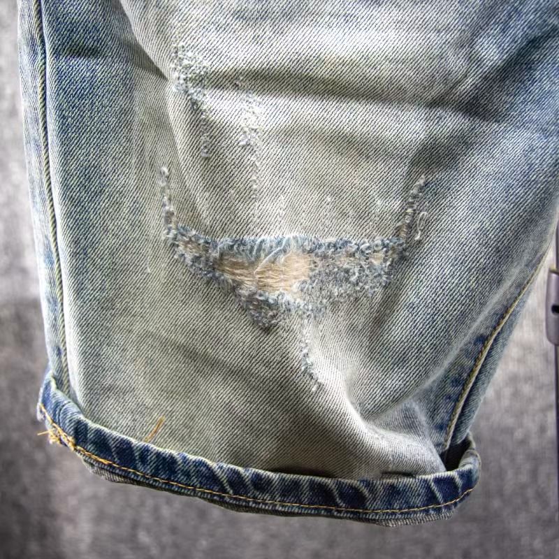 Short en denim brodé pour hommes