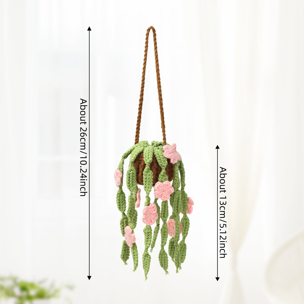 Crochet à la main suspendu Pot ornement avec des feuilles vertes trailing et des fleurs roses jamais